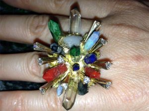 Bague Cathyflore. Pièce unique, Or jaune 47 grammes, diamants 1 carat, corail de Bonifacio, diorite orbiculaire, vert d'orezza, lapis lazuli, quartz citrine, quartz laiteux de Folelli...