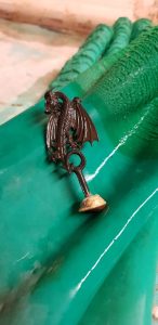 Dragon Or jaune, yeux rubis, en pendentif,